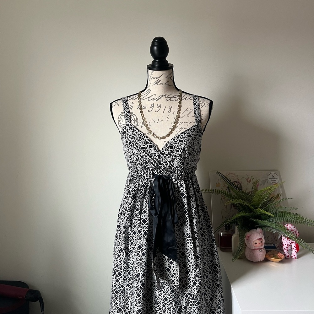 bcbg black and white maxi dress with bow details size: 8